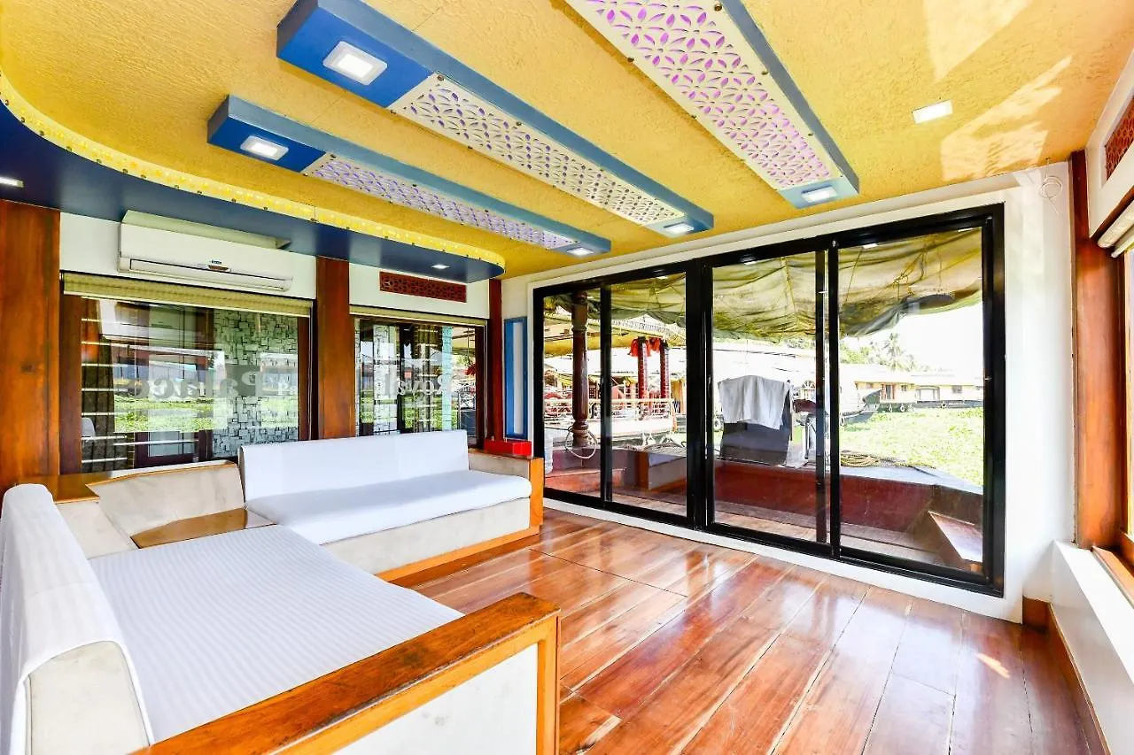 Oyo 23434 Royal Palace 4Bhk Premium Houseboat Hotel Alappuzha