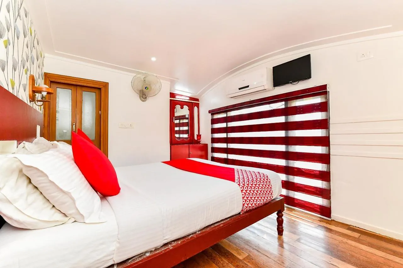 Oyo 23434 Royal Palace 4Bhk Premium Houseboat Hotel Alappuzha
